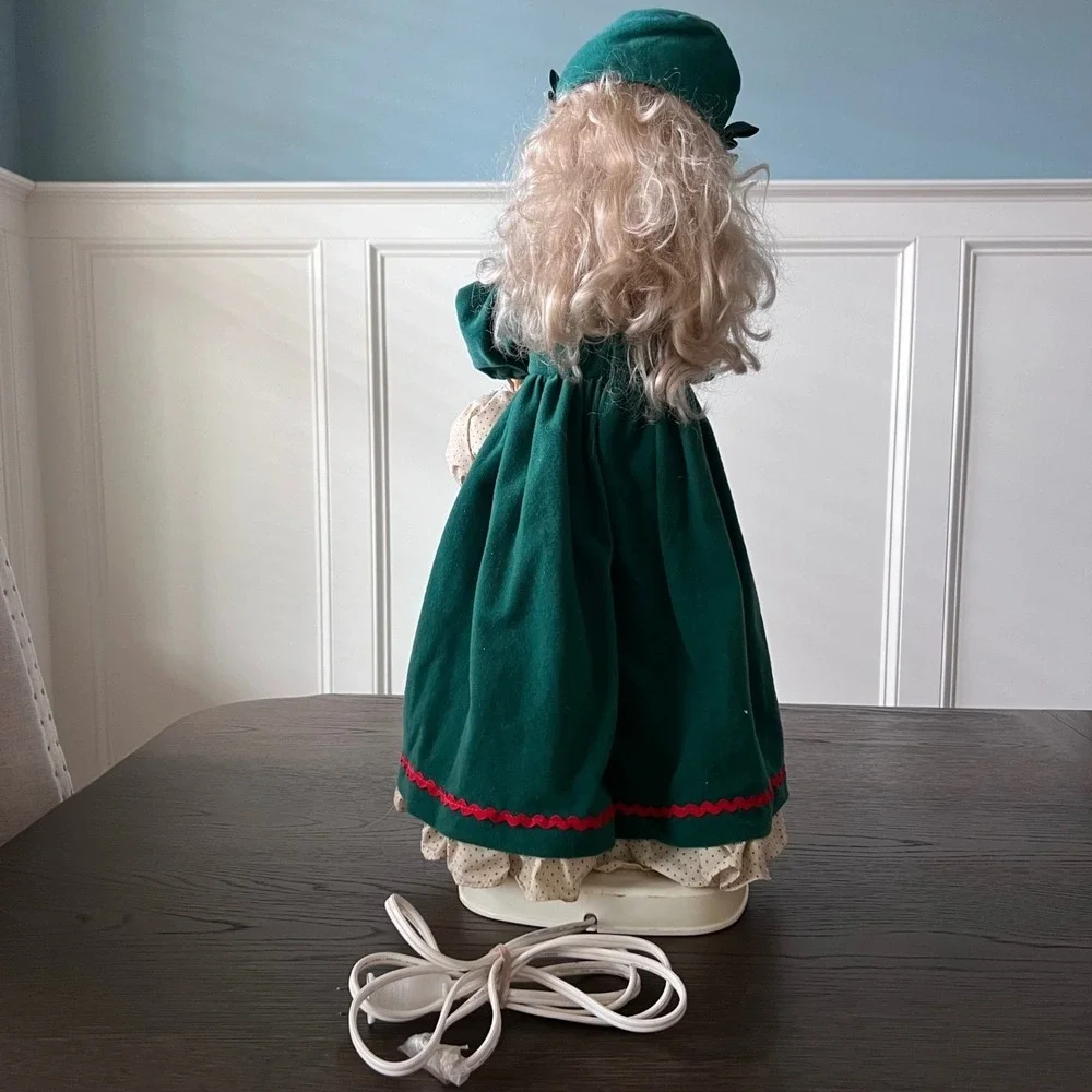 Vintage Christmas Caroler‎ Girl Animated Motionette Lighted Candle 24